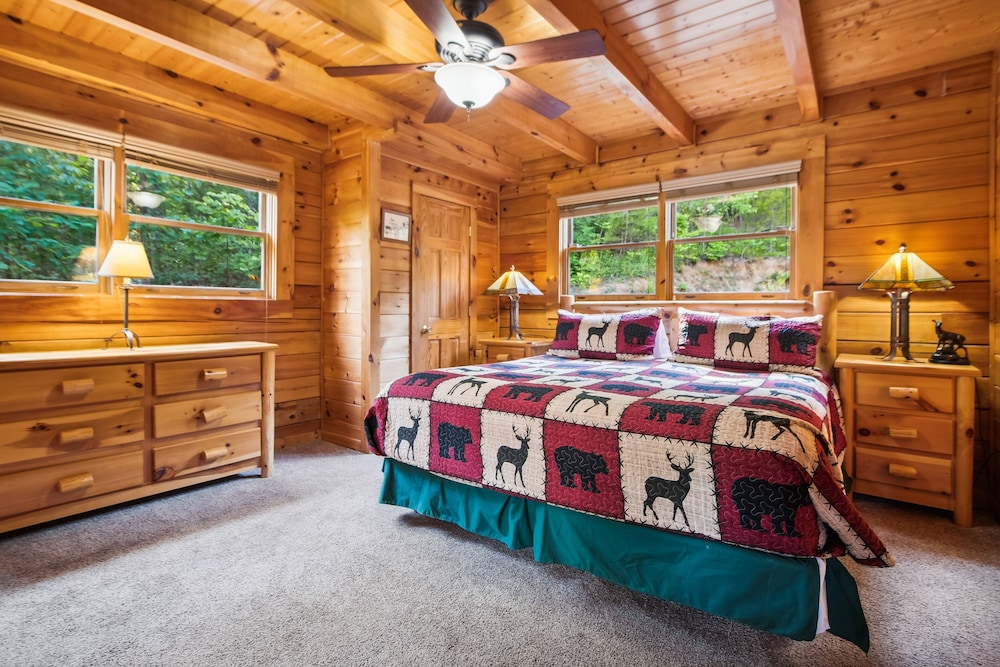 Wilderness Lodge 3 Bedroom Cabin by RedAwning view 4