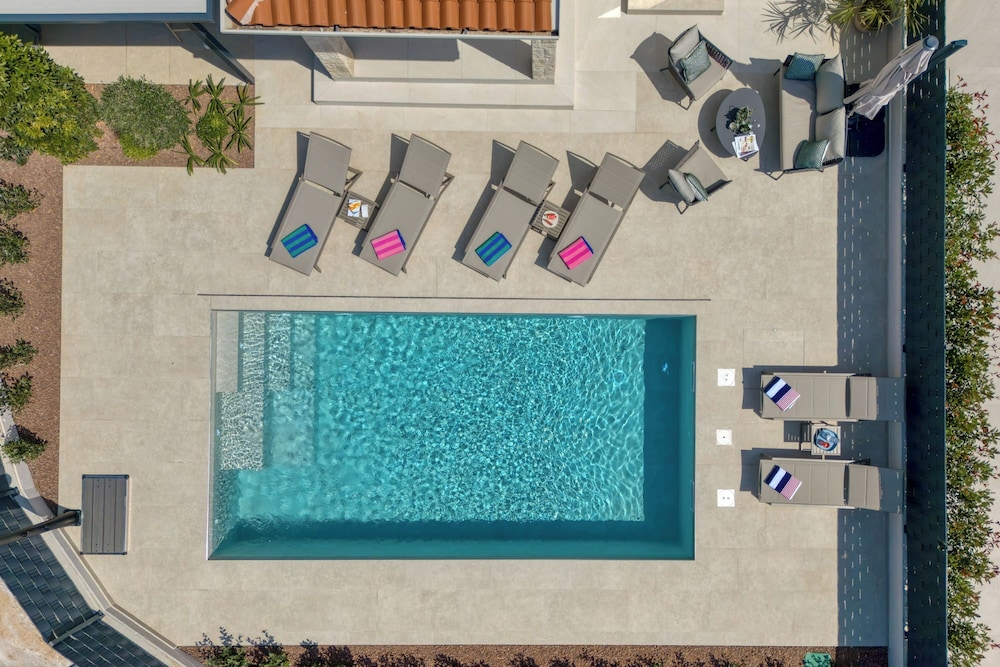 Villa Aria With Pool and Whirlpool