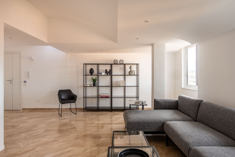 Ruggero City View Apartment by Wonderful Italy