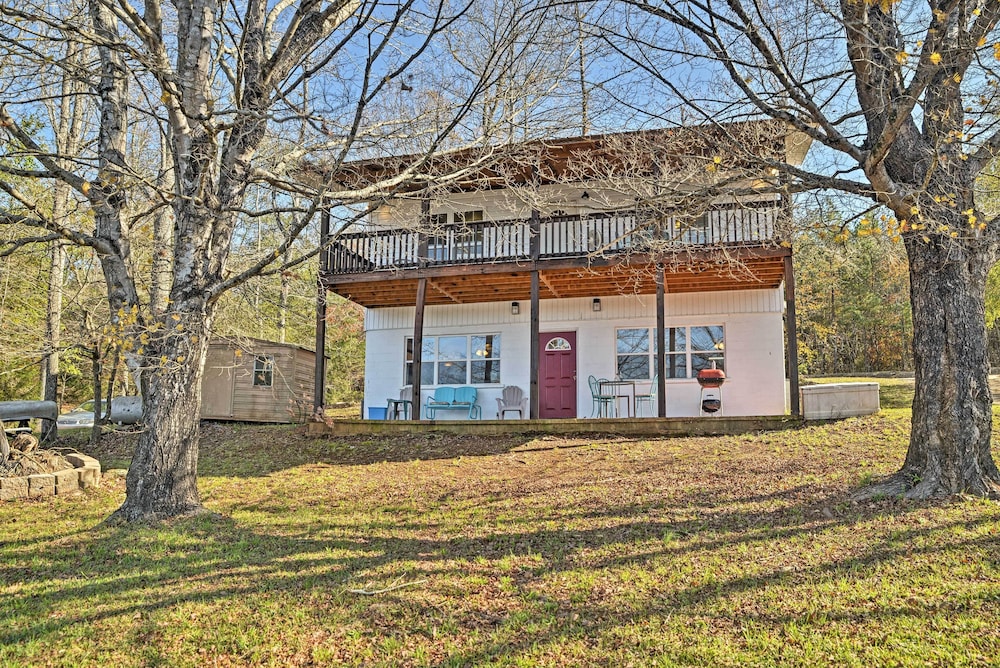 Lakefront Delta Cottage w/ Views, Canoe Dock! - Property Image 15