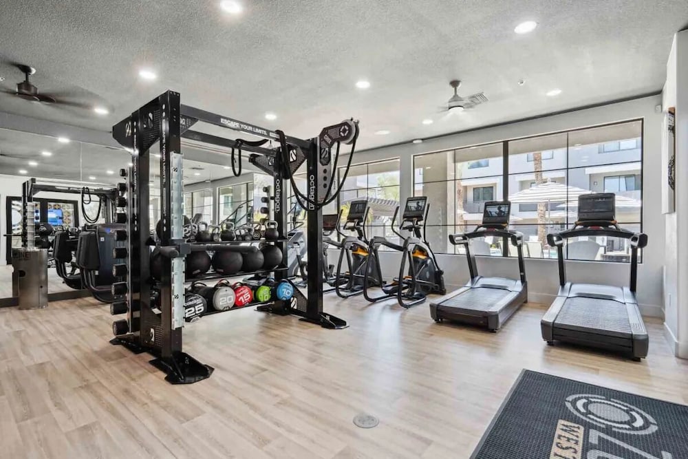 Chic 1br At Westgate Pool, Gym & Stadium Fun 1 Bedroom Apts