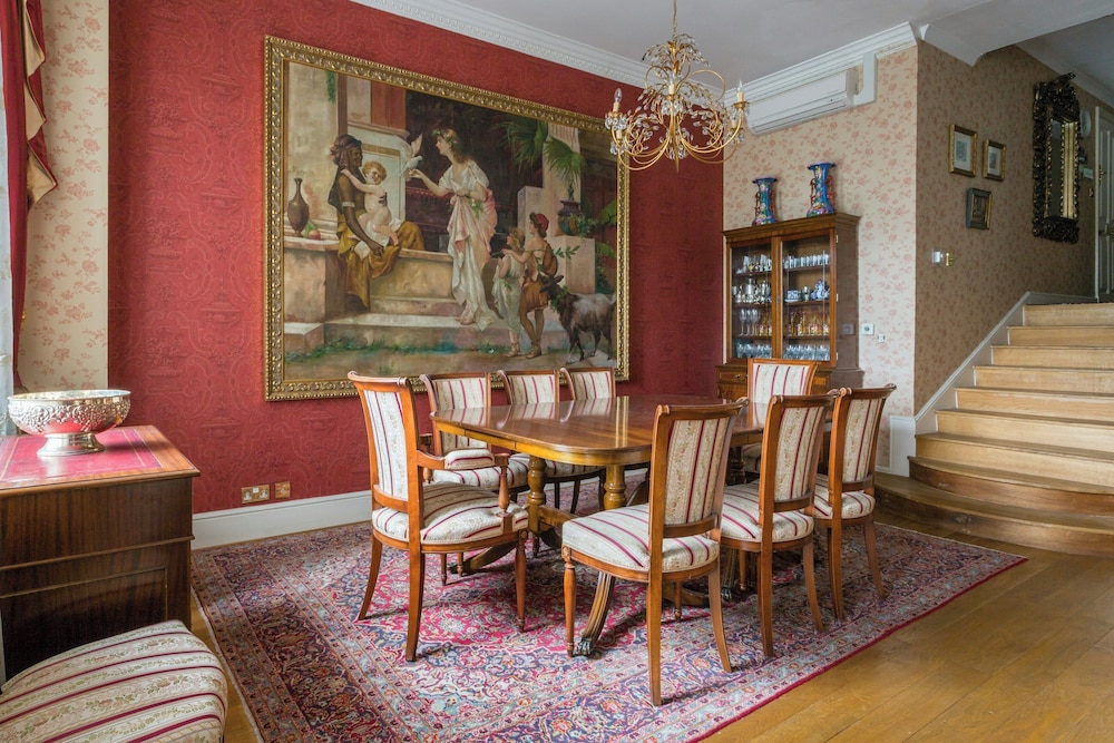 Hyde Park Gate II by Onefinestay
