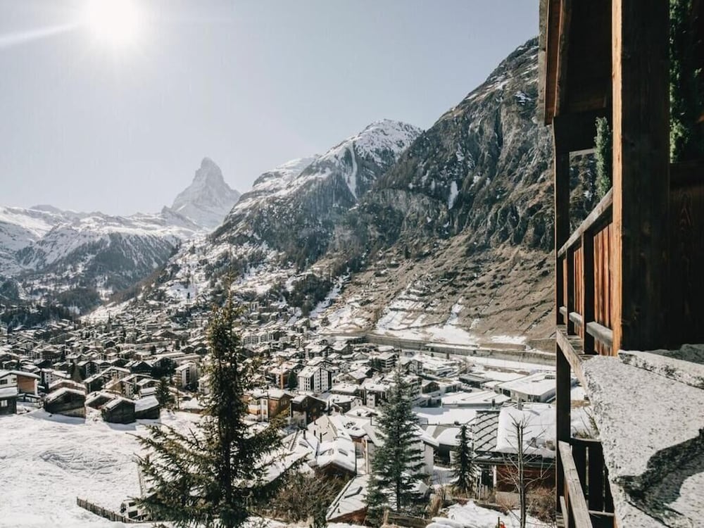 Charming 4-bedroom Apartment in the Heart of Zermatt