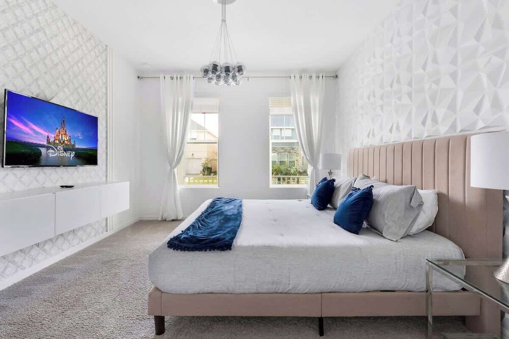 Stunning 7BR Home With Themed Bedrooms