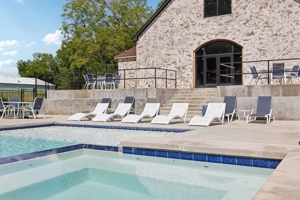 Landing Furnished Apartments Tulsa - Creek County