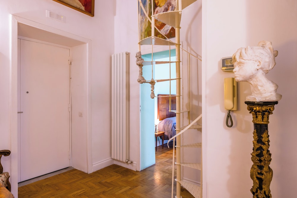 Cavour Art and Museum Flat by Napoliapartments