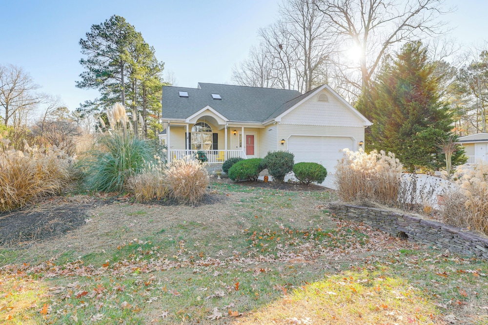 8 Mi to Beach: Ocean Pines Home Near Marina & Golf