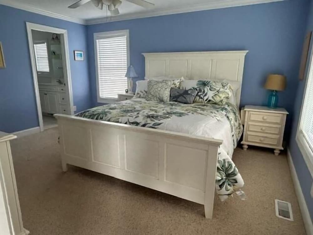 Salt, Sand And Sudds 5 Bedroom Home by RedAwning view 3
