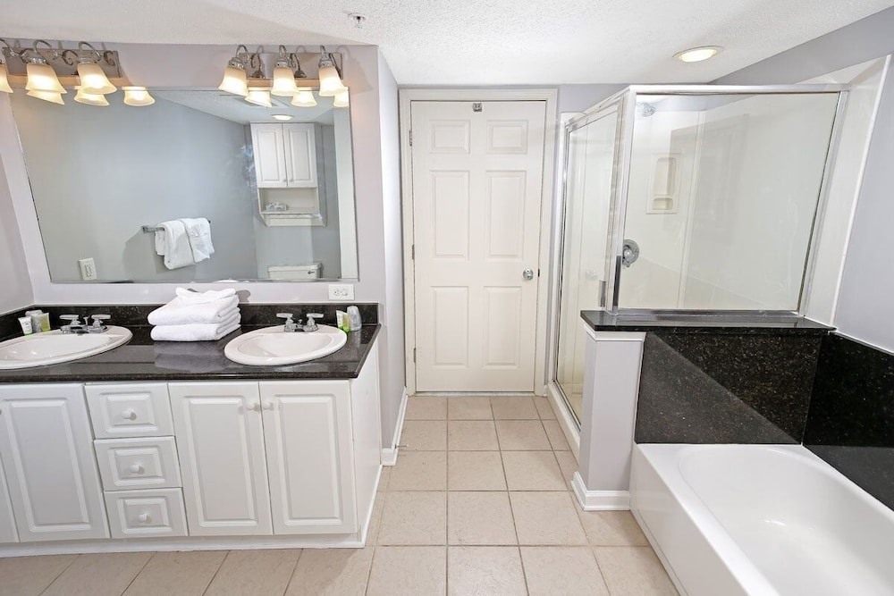 Yacht Club 2-404 4 Bedroom Condo