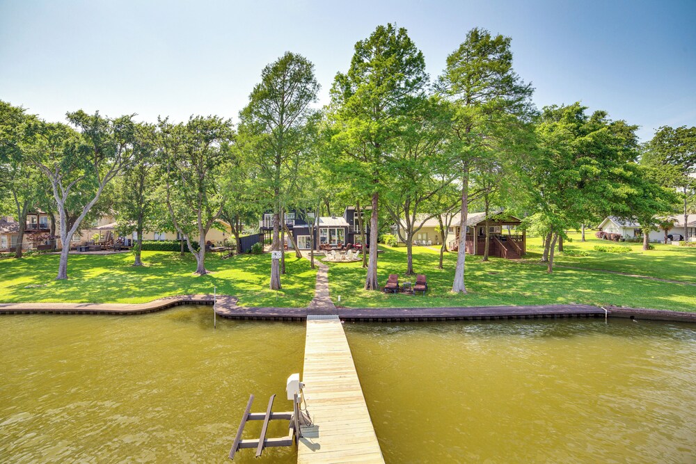 Waterfront Gem on Cedar Creek Lake w/ Deck + Games