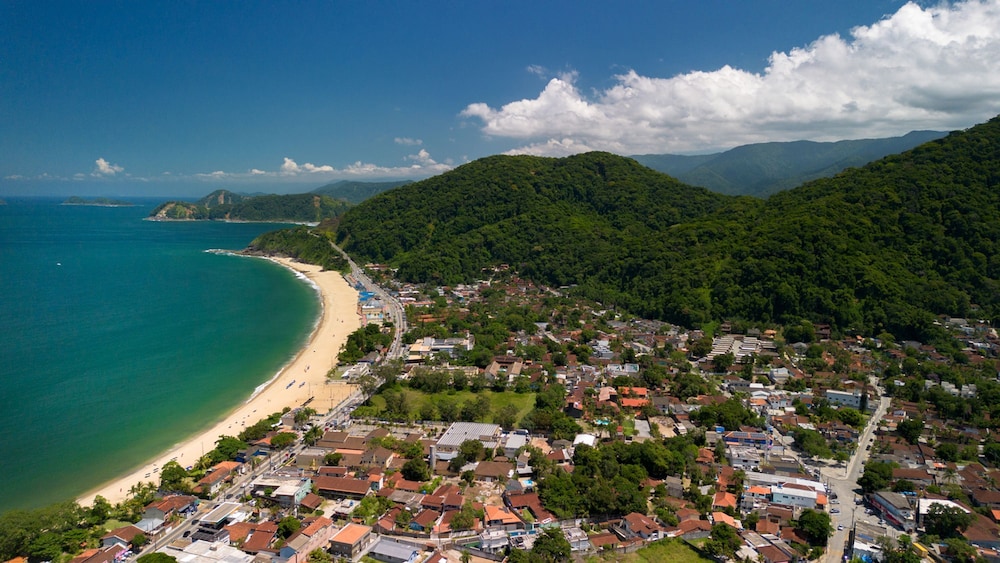 Casa c Piscina a 150m da Praia de Boi Ucanga