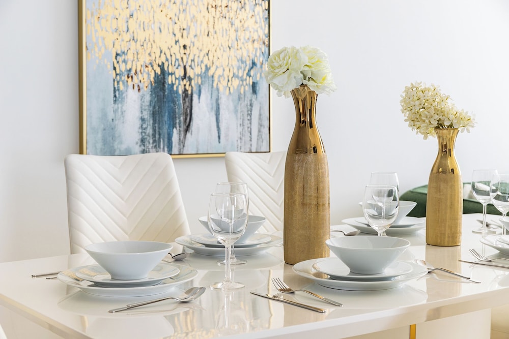 SIMPLY COMFORT Chic 3 Br Apartment with Private Pool