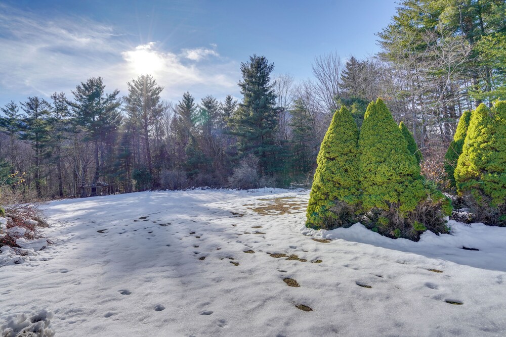 3 Mi to Colgate Lake: Mtn-view Home, Deck + Grill!