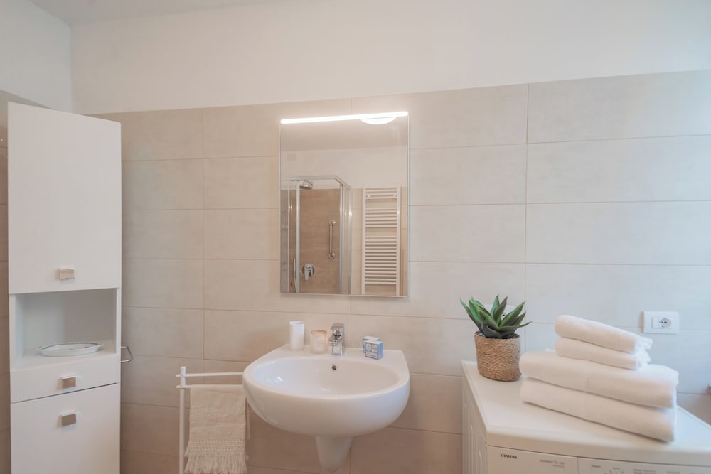 La Quiete With Private Garden by Rent all Como