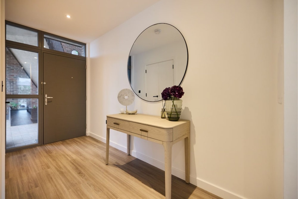 The Tottenham Hale Crib - Trendy 2bdr Flat With Balcony photo 2