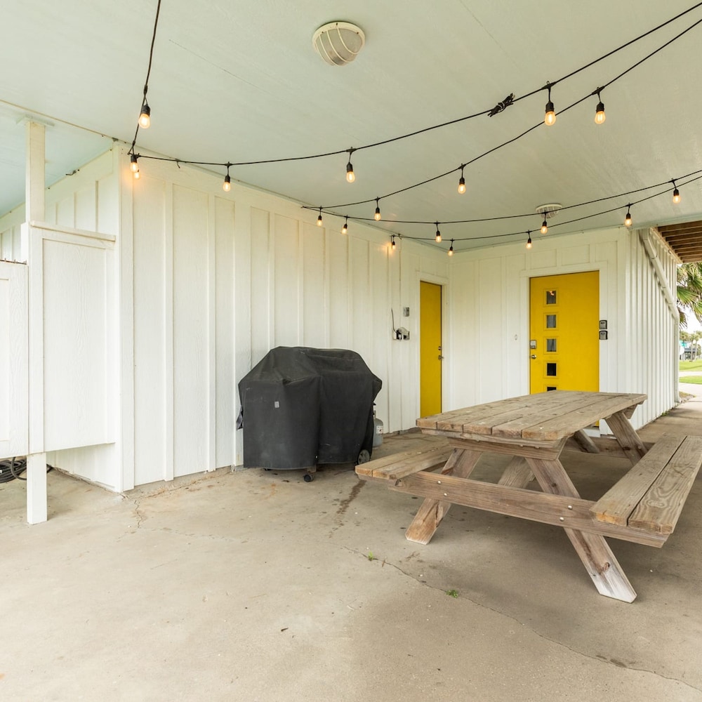 Coastal Meets Rustic Close To The Beach