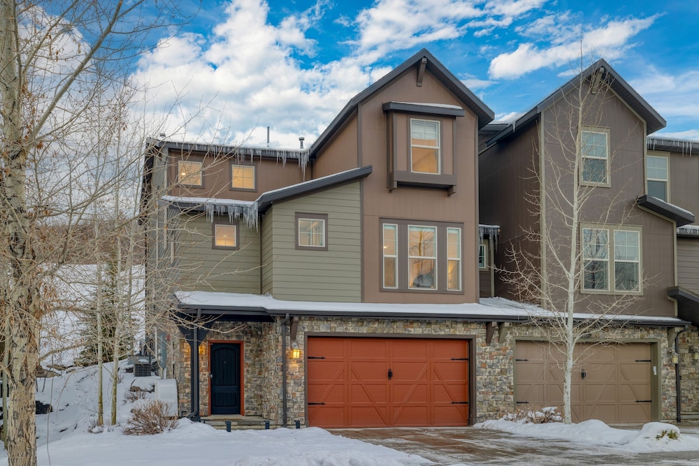 Abigail Drive Year-round Retreat With Hot Tub Near Park City Adventures Skiing