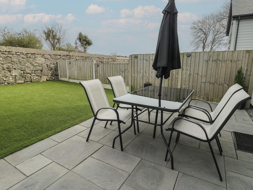 3 Parc Delfryn