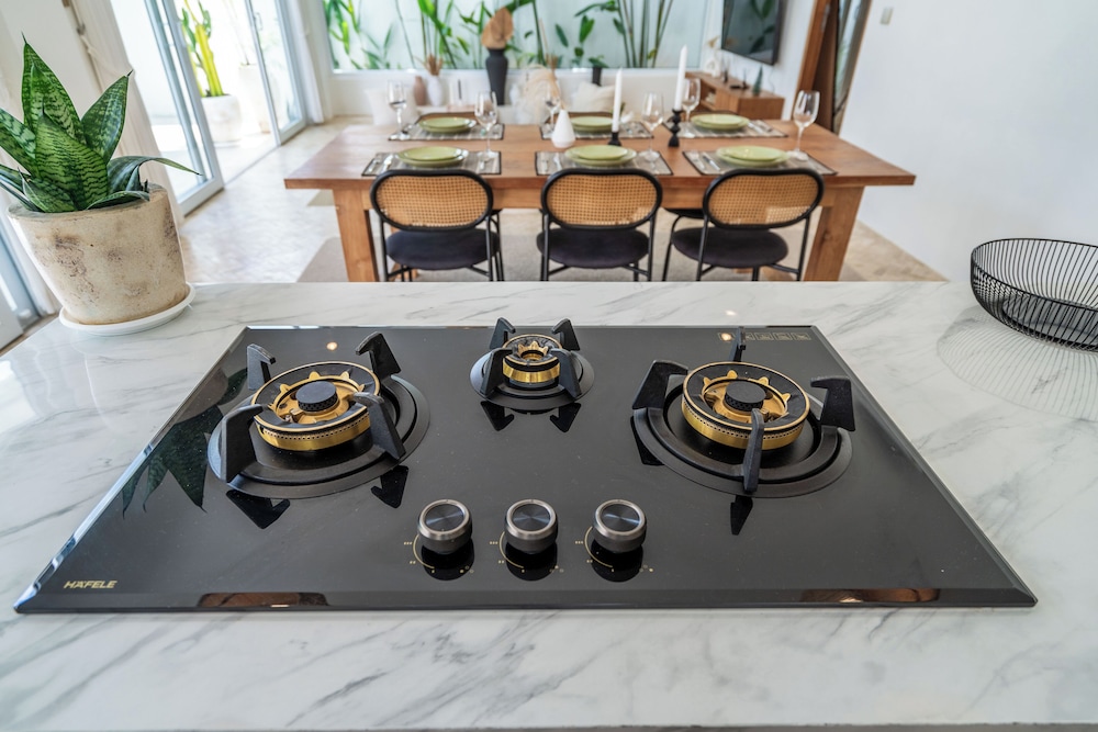 Eleven Villa Canggu - Calm Oasis with Pool and Privacy