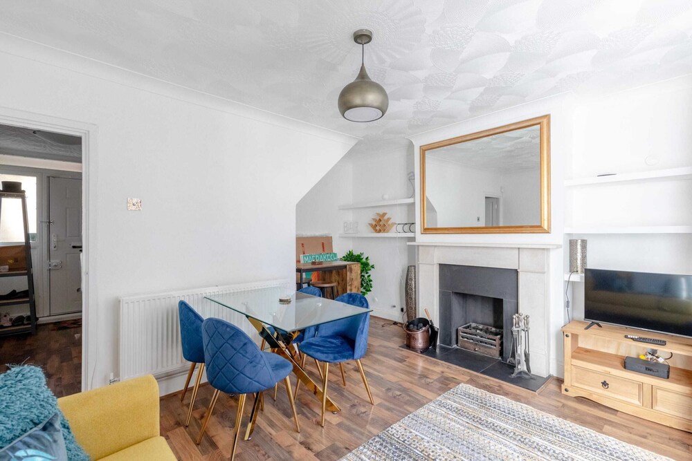 Serene 2BD Flat W/private Patio Old Street!