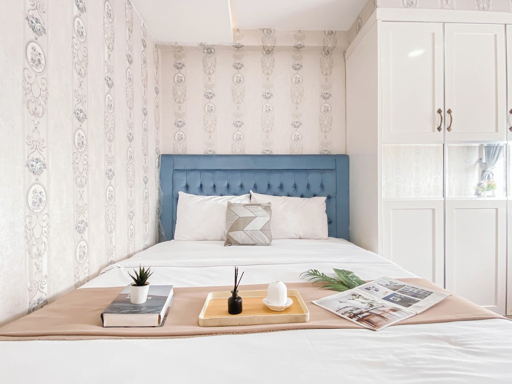 White Accent 1Br Near Mall At Bassura City Apartment