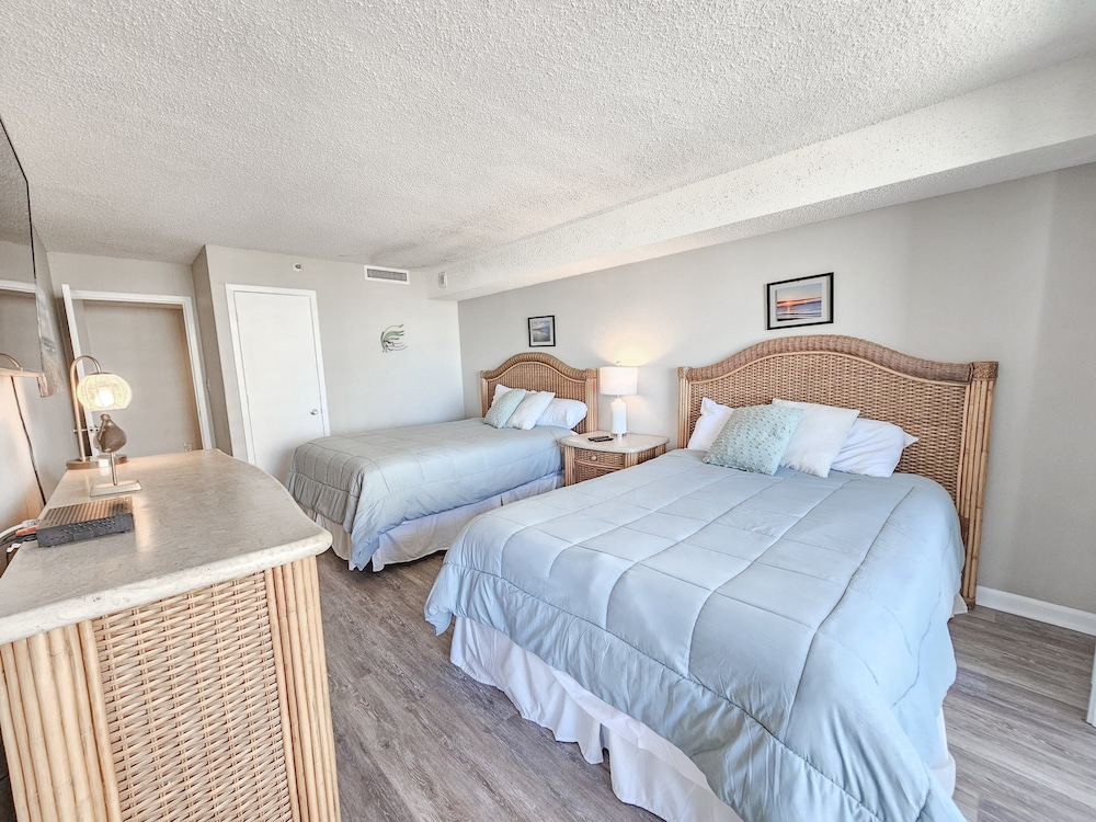507 South Hampton 2 Bedroom Condo