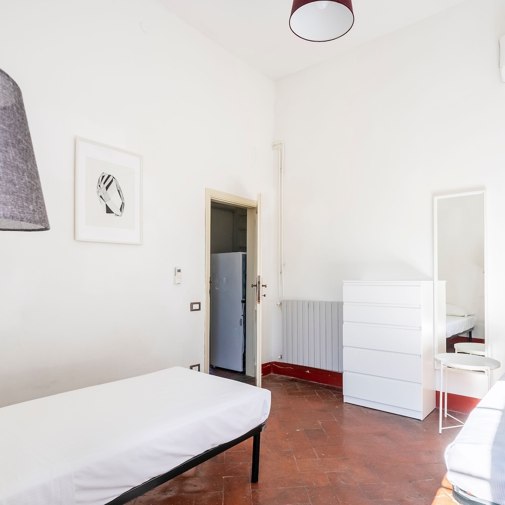 Cerchi 3 in Firenze With 2 Bedrooms and 1 Bathrooms