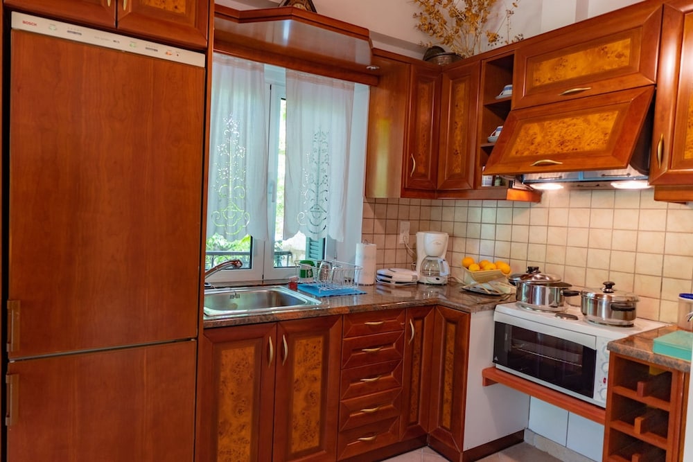 Orestis Stone Apartment for 2 With Garden
