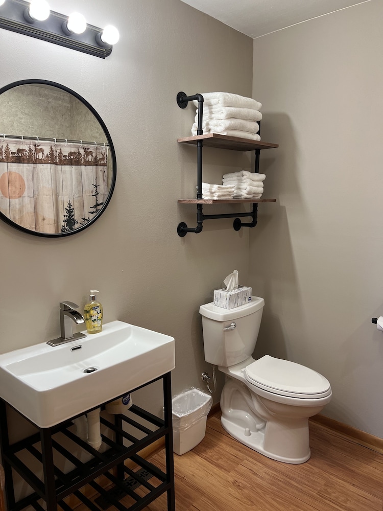 Sunset Pines Resort - Property Image 21