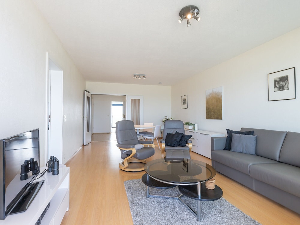 Cozy 1-bedroom Apartment With Sea View