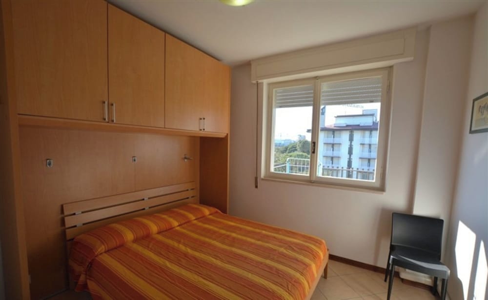 30 mt From the Beach in Lignano Pineta, Lovely Flat for 6 Guests