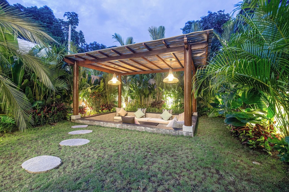 Elegant 6BR Canggu Villa Steps From the Ocean