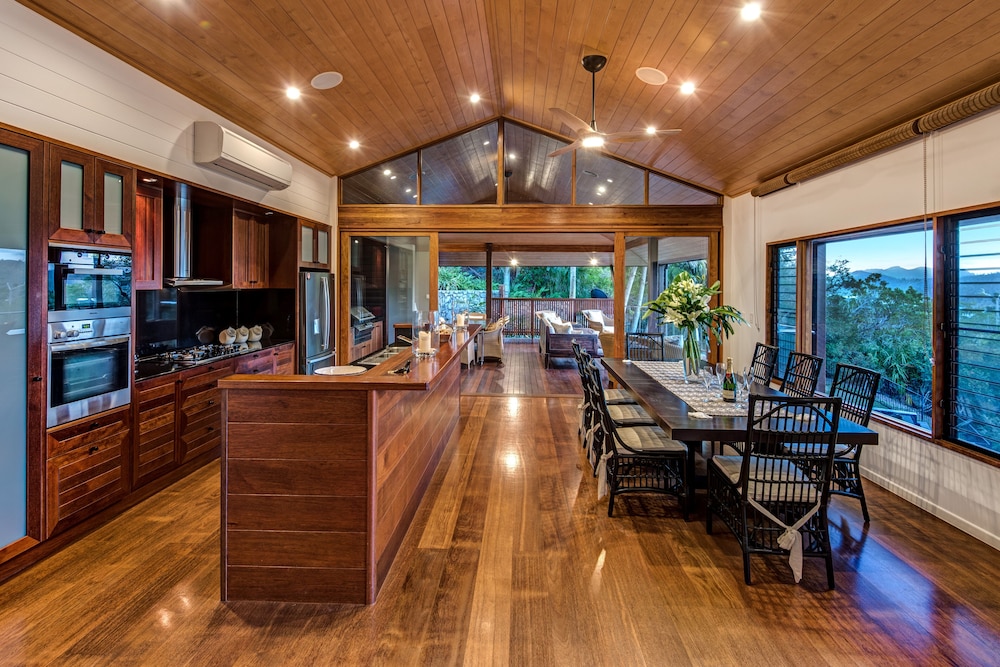 Iluka Luxury House With Ocean Views On Half Acre With Pool And Two Golf Buggies