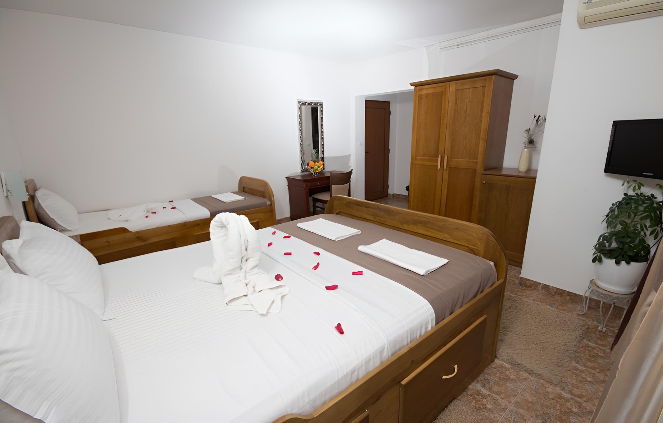 Hotel Pharos