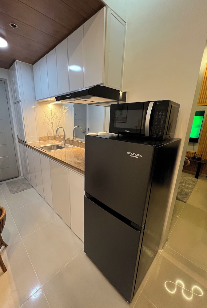 Ryle and Yang's Stylish 2BR Stay