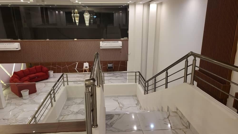 Lobby & Reception