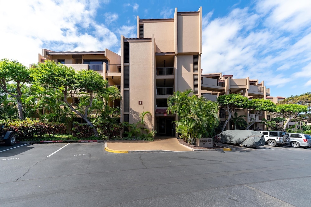 Kamaole Sands 2-204 - Dramatic Ocean and Courtyard Views, 1bd / 2ba, AC, Wi-fi
