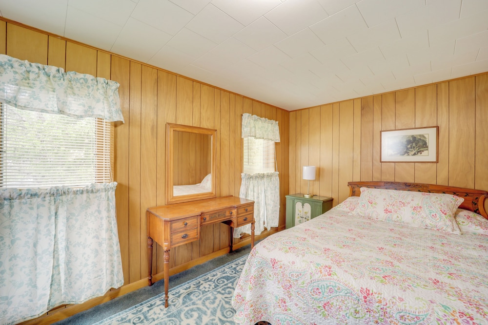 Waterfront Alanson Cottage w/ Dock & Lake Access! view 2