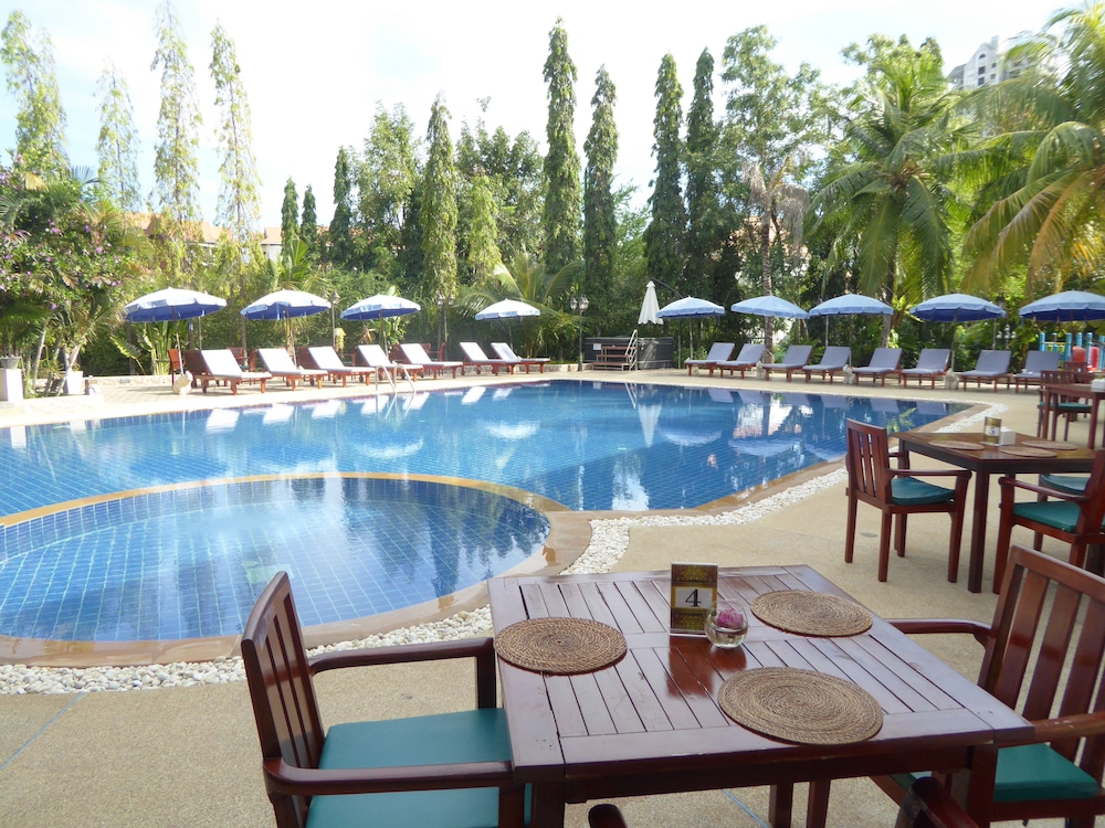 VIP Chain Resort Pool Villa