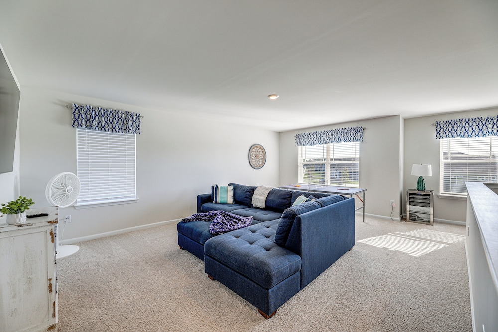 Game Room + Patio: Spacious Ocean View Home