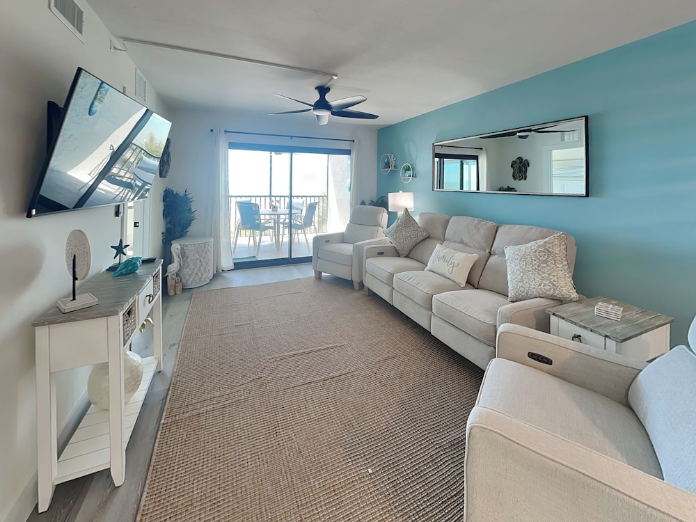 Seaside 4 by Distinctive Beach Rentals