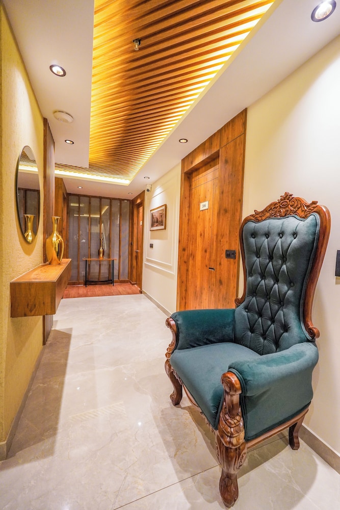 Carom Hotel Manali