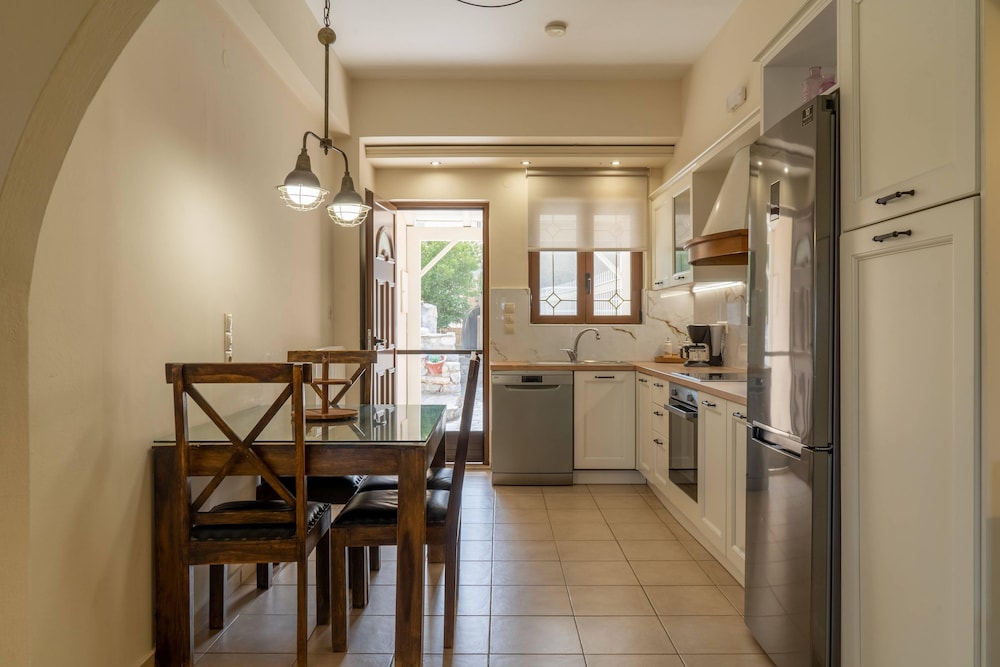 Villa Dimitra With Swimming Pool