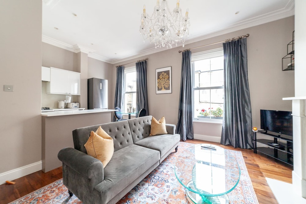 Elegant Chelsea Hideaway