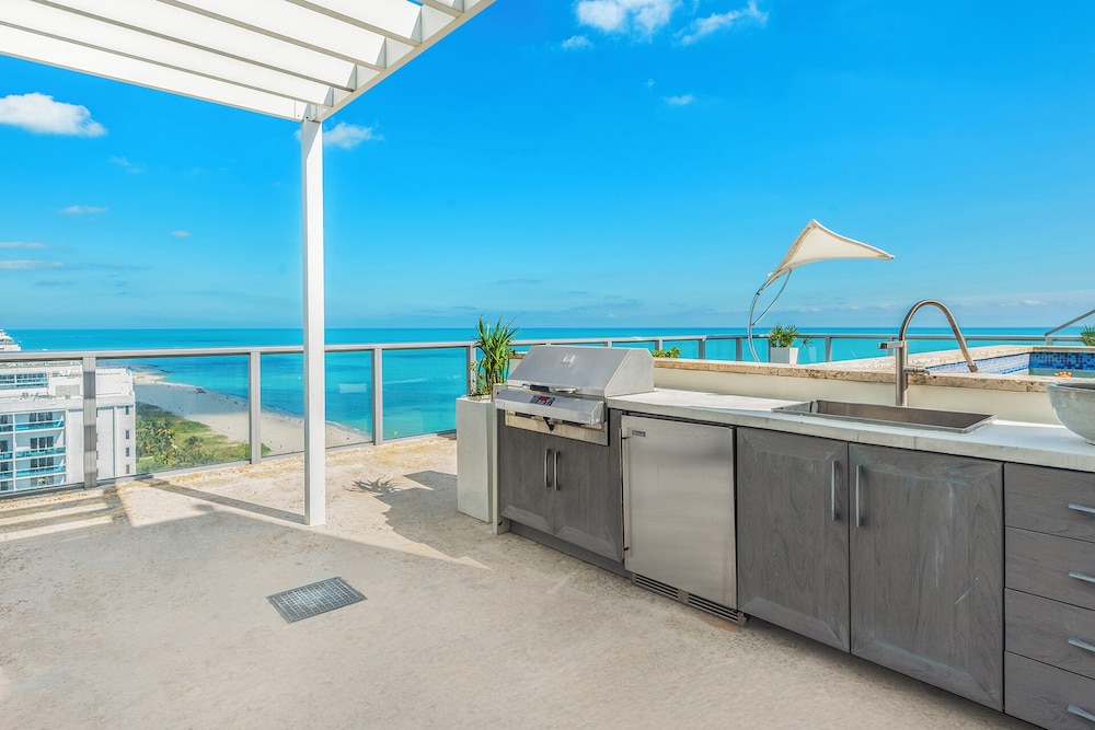 Luxury Vacation Rentals in South Beach by LRMB