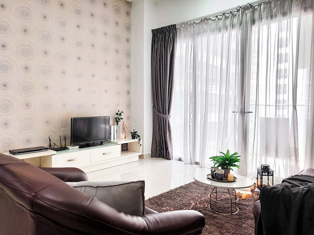 NaiBnB @ Regalia Residence