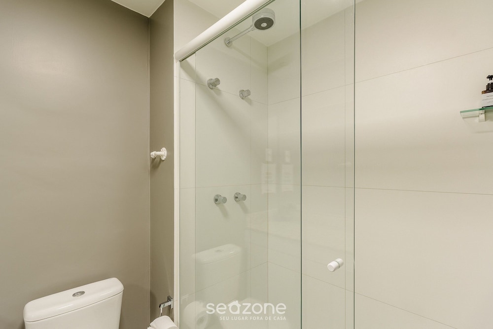 Studio in Building With Pool Con1206