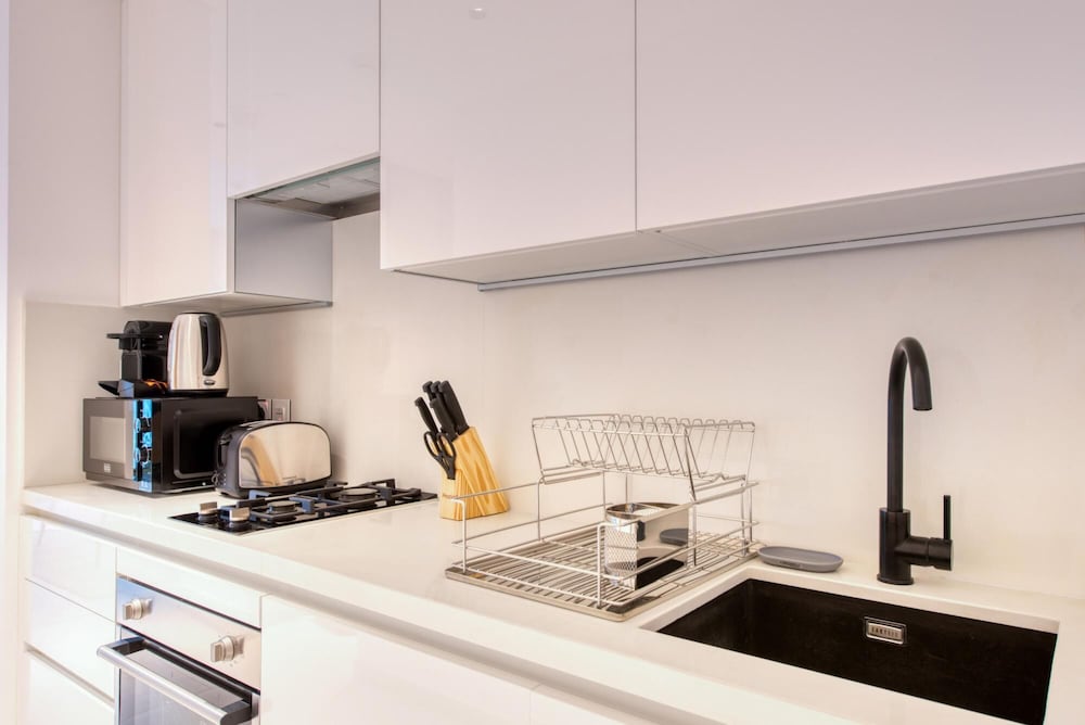 Stylish Studio w Dubai Canal Vw in Business Bay