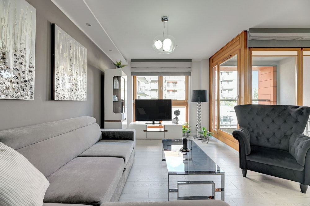 Aura - Riverside & Parking by Downtown Apartments