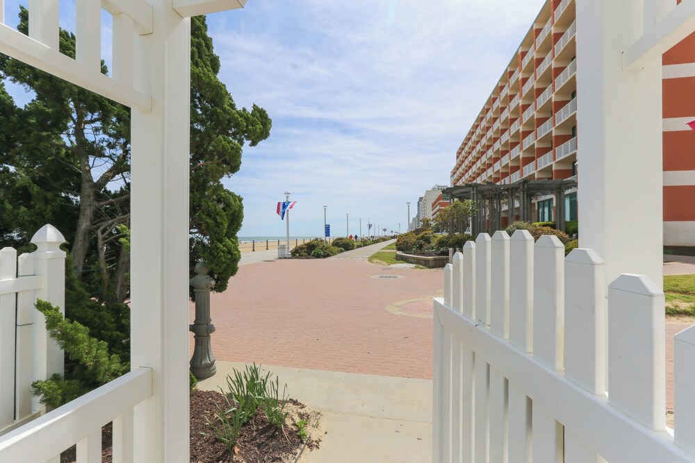 Exclusive Beach Access: VA Beach Studio Condo!